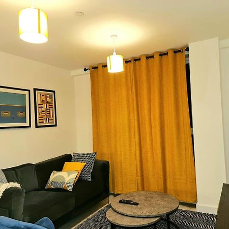 Exquisite Cosy 2-Bed Apartment In Salford Манчестер Екстер'єр фото