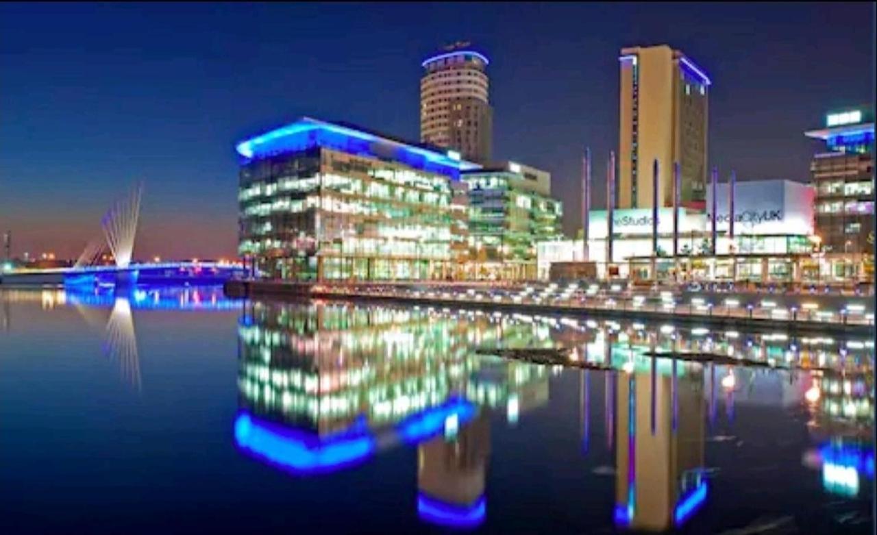 Exquisite Cosy 2-Bed Apartment In Salford Манчестер Екстер'єр фото