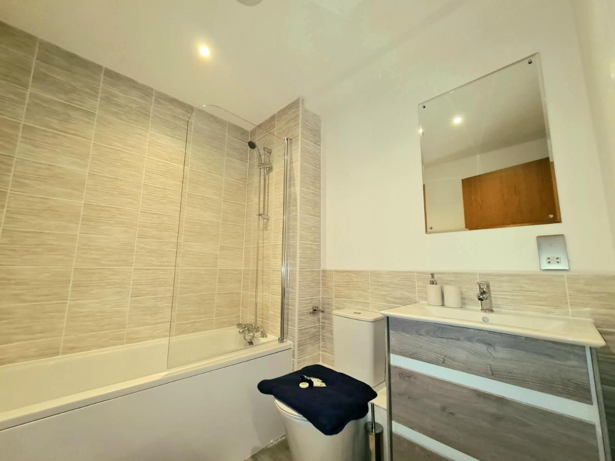 Exquisite Cosy 2-Bed Apartment In Salford Манчестер Екстер'єр фото
