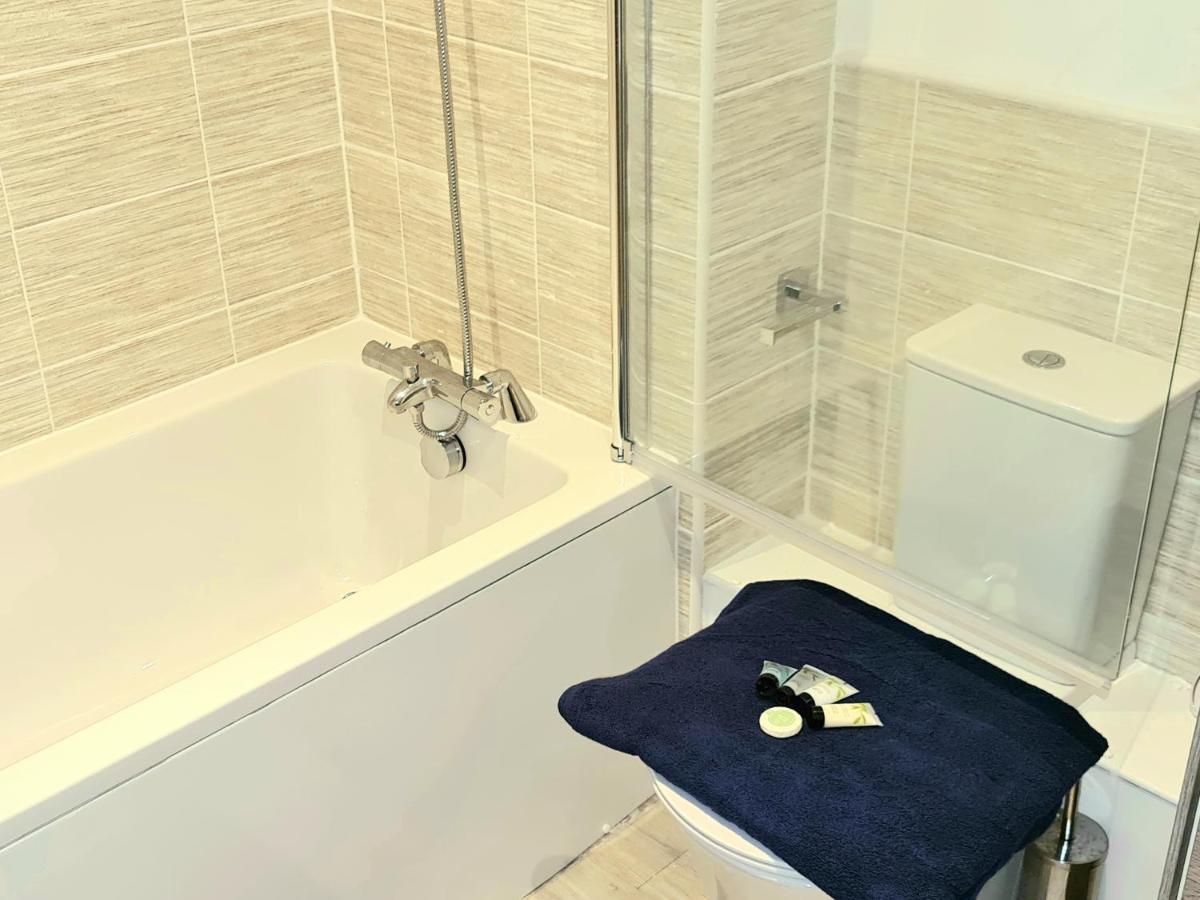 Exquisite Cosy 2-Bed Apartment In Salford Манчестер Екстер'єр фото