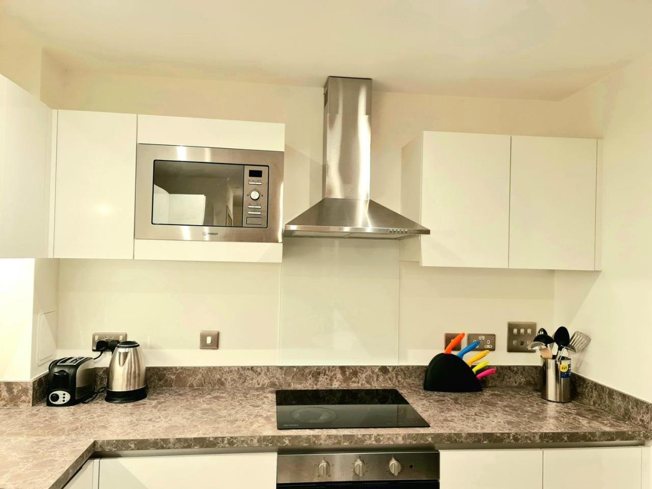 Exquisite Cosy 2-Bed Apartment In Salford Манчестер Екстер'єр фото