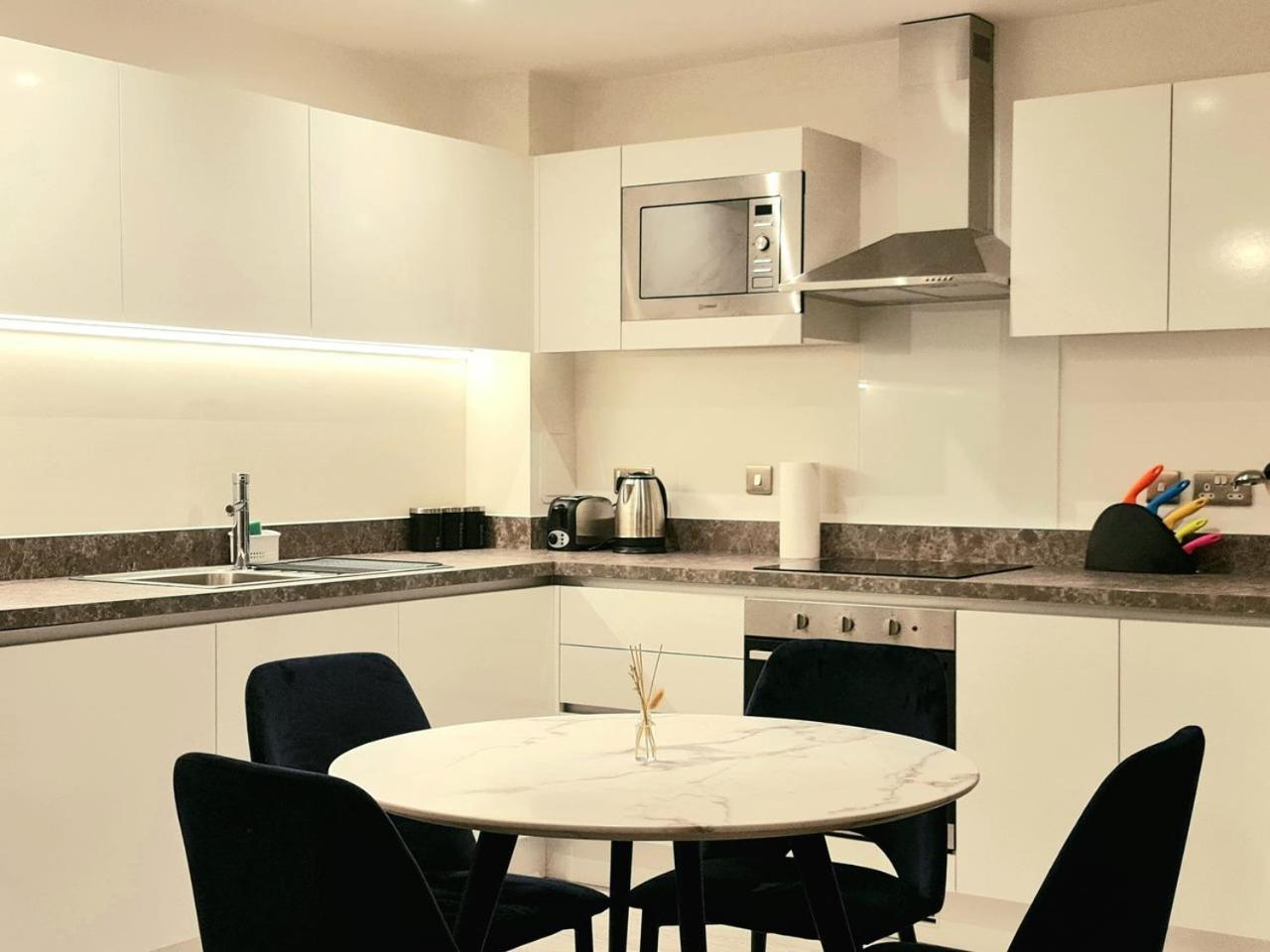 Exquisite Cosy 2-Bed Apartment In Salford Манчестер Екстер'єр фото