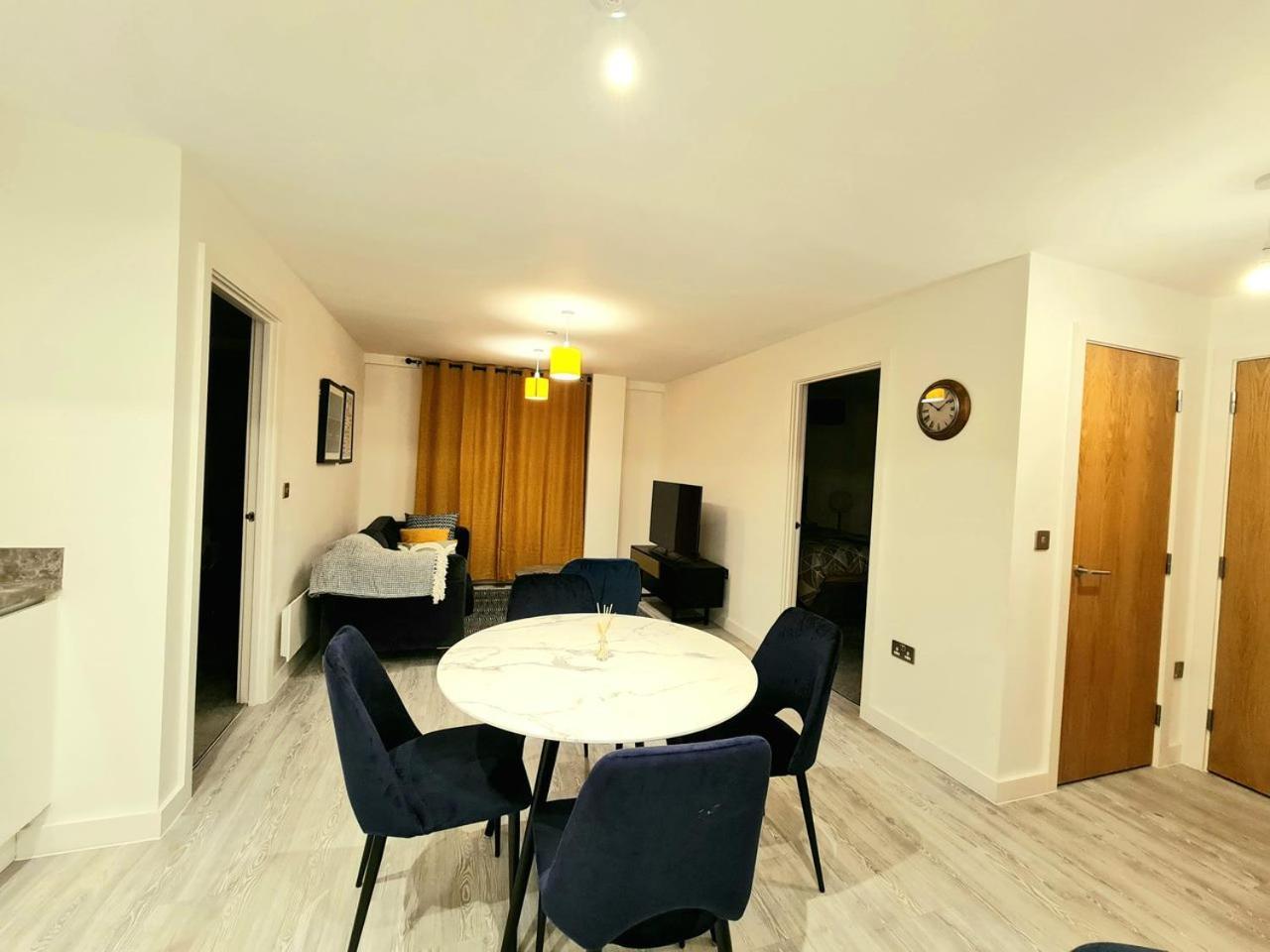 Exquisite Cosy 2-Bed Apartment In Salford Манчестер Екстер'єр фото