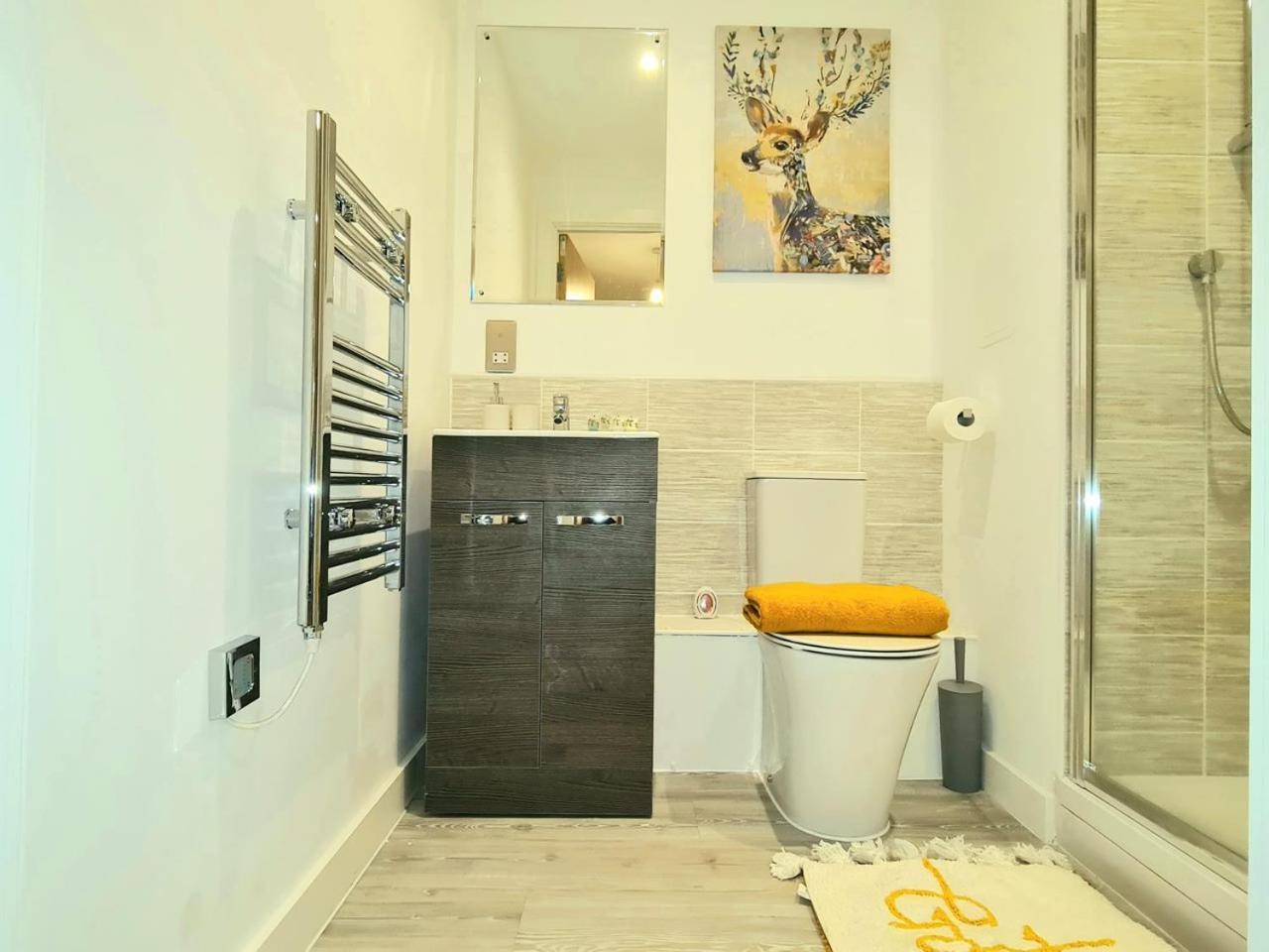 Exquisite Cosy 2-Bed Apartment In Salford Манчестер Екстер'єр фото