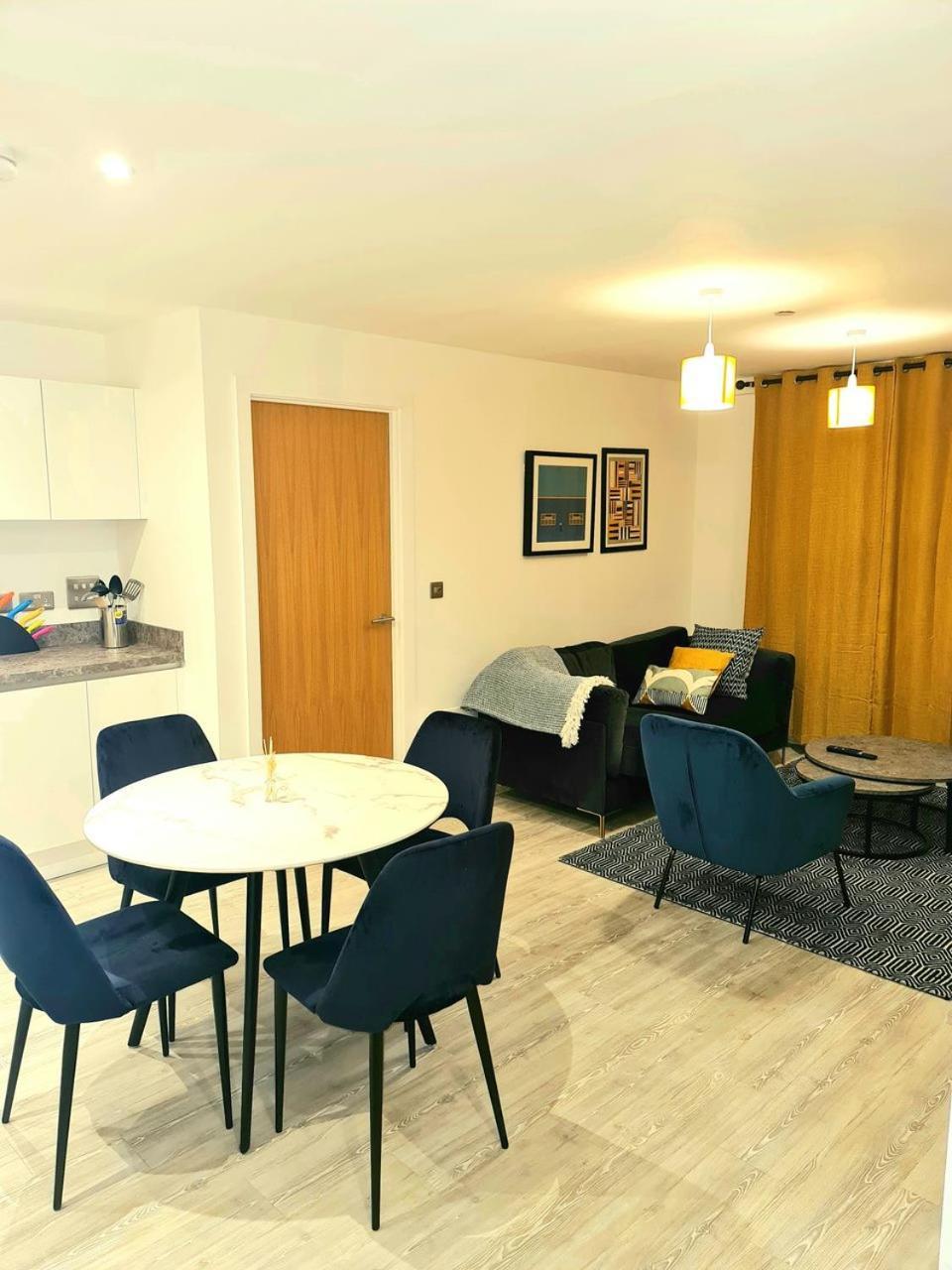 Exquisite Cosy 2-Bed Apartment In Salford Манчестер Екстер'єр фото
