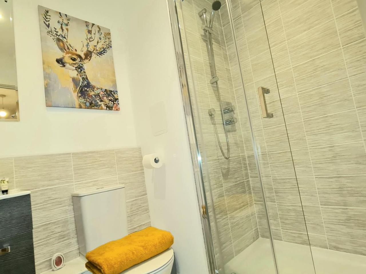 Exquisite Cosy 2-Bed Apartment In Salford Манчестер Екстер'єр фото